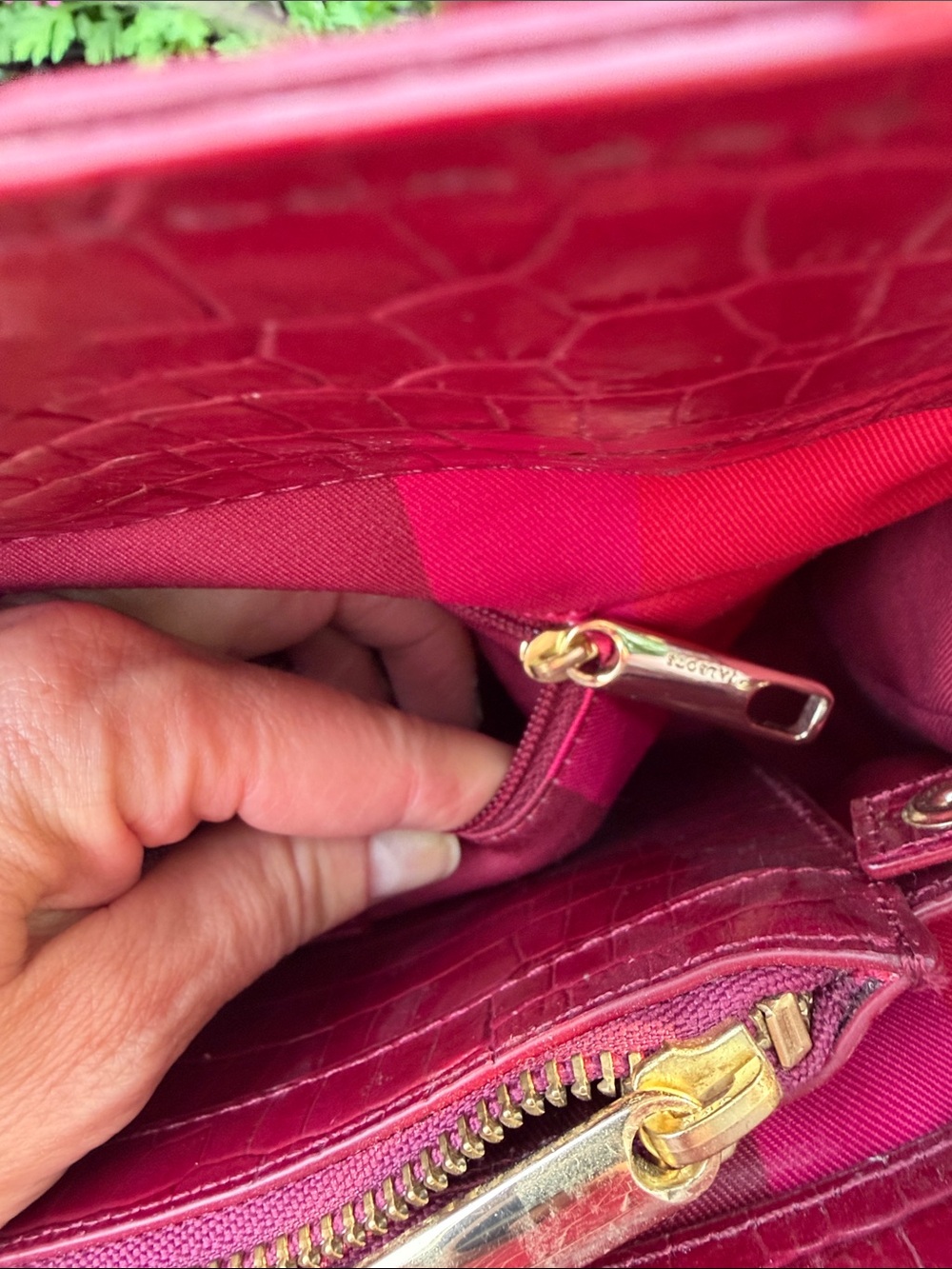 Talbots ~ Deep Red Croc-Embossed Tote Bag with Turn-Lock Closure - Picture 8 of 10